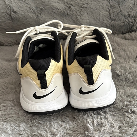 Men’s Nike Black/White/Yellow Golf Shoes - Picture 2 of 8